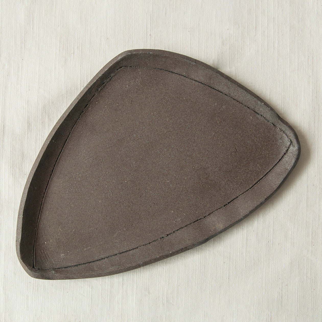 MEC-D8.Dĩa gốm tam giác