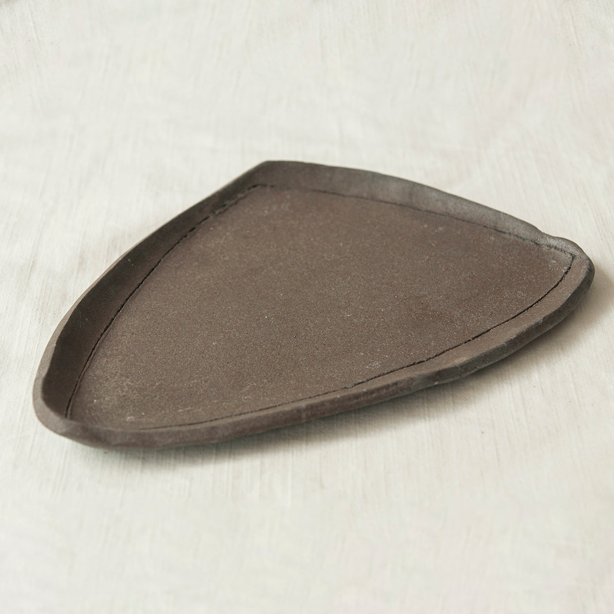 MEC-D8.Dĩa gốm tam giác
